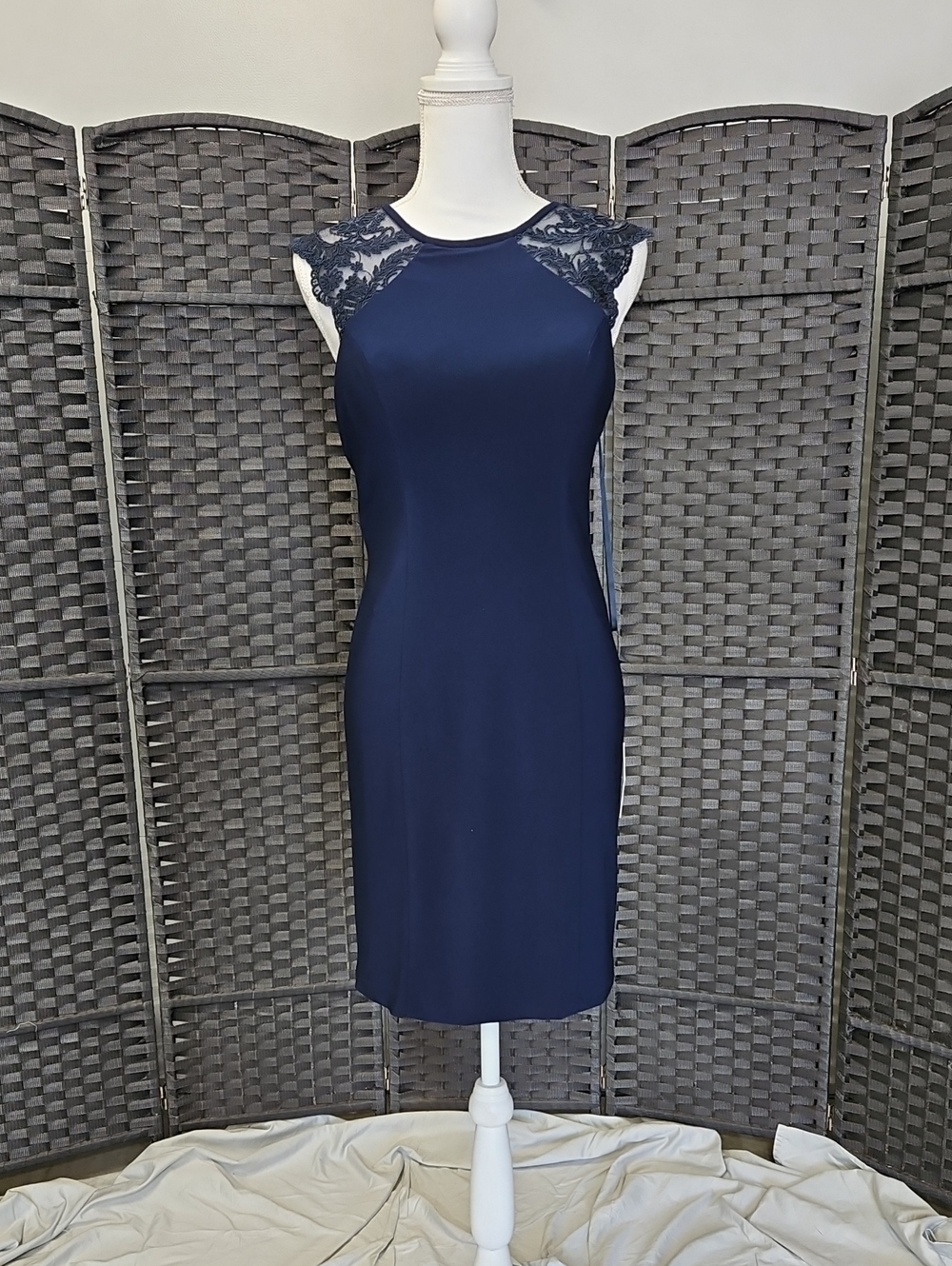 Size 8 Sleek navy sheath with delicate lace cap-sleeve dress by Faviana NWT.